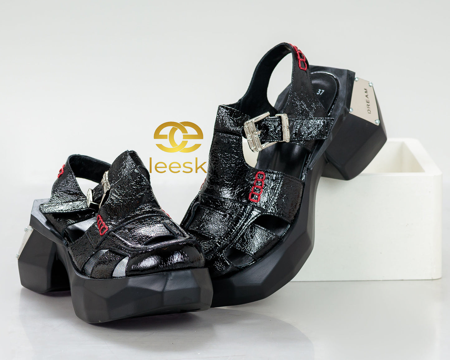 LEESK Noir Sculpted Sandal (Maake)